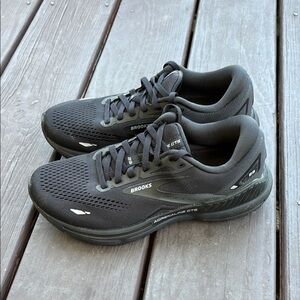 Brooks Black Adrenaline GTS 23
